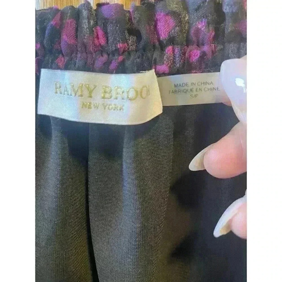 NEW Ramy Brook Sara V-Neck Puff Sleeve Blouse in Plumberry Black Pink Size Small - Picture 8 of 9